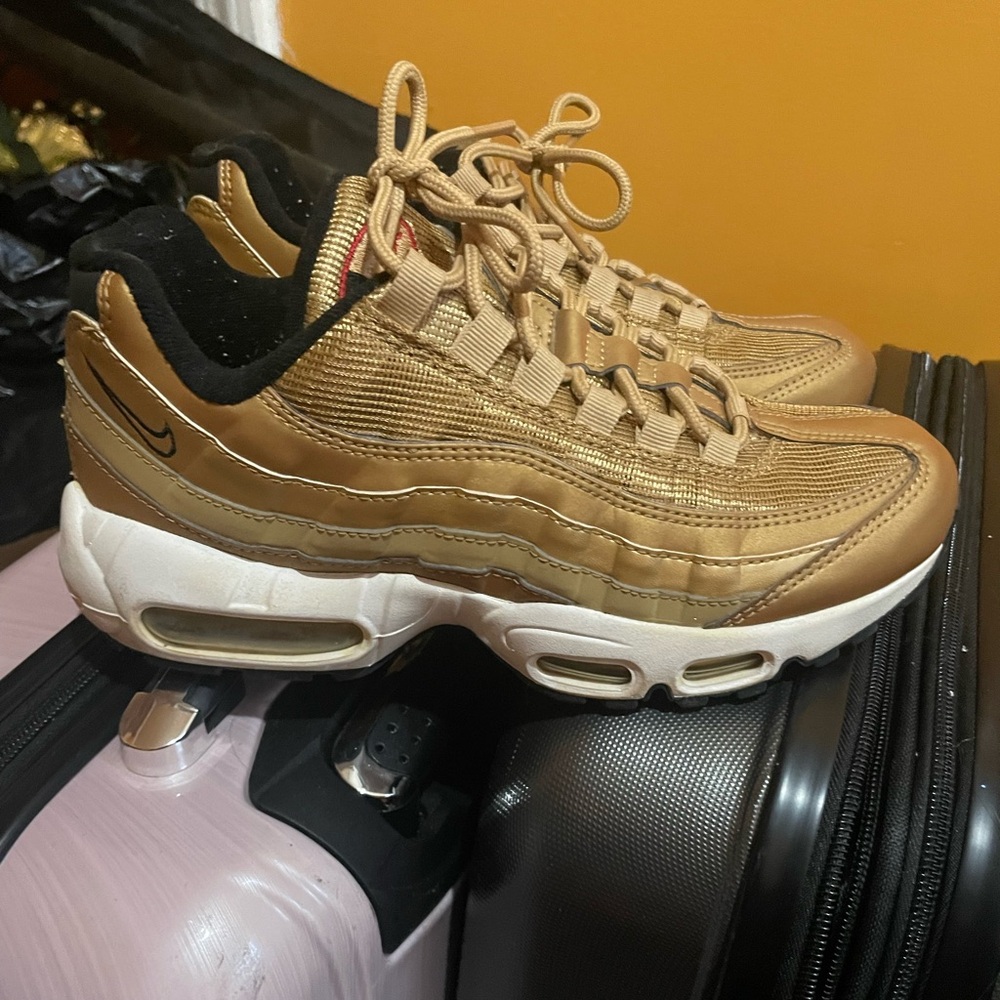 Gold Nike airmax 95